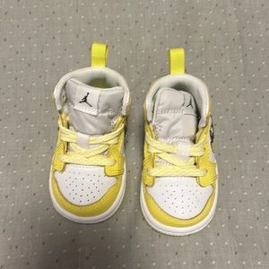 Brand new Sz 2c Air Jordan 1 Mid SE TD ‘Rose Patch - Dynamic Yellow’ No Box